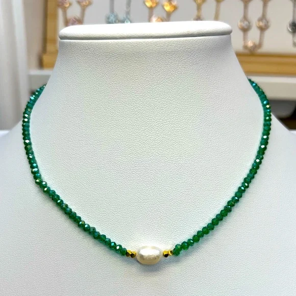 NP138 Genuine White Freshwater Pearl Necklace, Kelly Green Swarovski Crystals - Picture 1 of 3